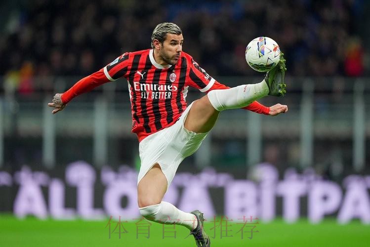 斯基拉：皇马计划签新左后卫 询问特奥的情况